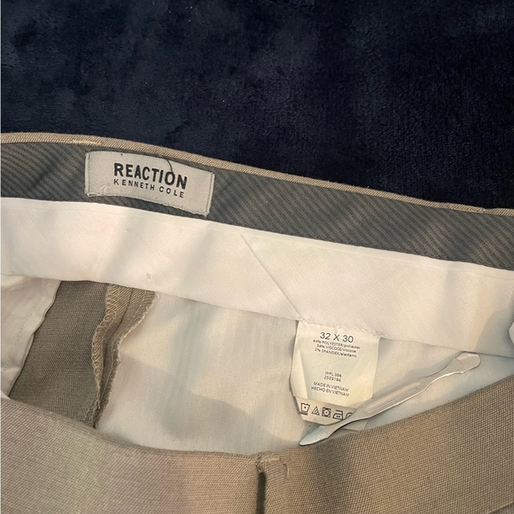 Kenneth Cole Technical-cole pants
Slim Fit Khaki - Picture 3 of 3